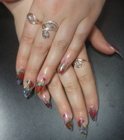Качественное наращивание ногтей +дизайн =550 рублей. 