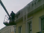 Очистка крыш от снега,  наледи и сосулек. Сбор и вывоз снега.