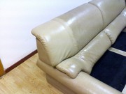 Чистка обивки мягкой мебели из натуральной и искусственной кожи
